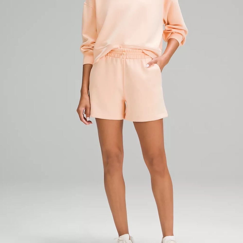 38. NWT LULULEMON Softstreme High-Rise Short 4" PEACH SIZE 10/W:16.5”/INS:4”